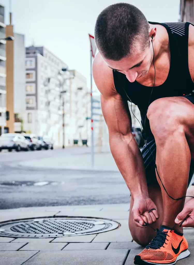 Runner tying up his laces